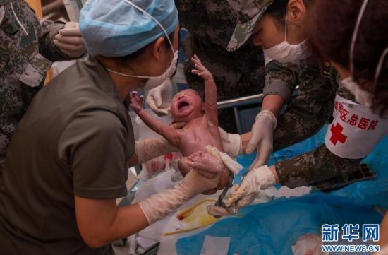 4��23�գ�«ɽ��̫ƽ����ʱ����ҽԺ�ڣ�����Ӥ��������˳��������