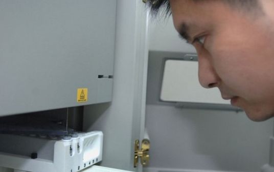 ��Ѫ�������Լ��󣬽����Ӿ�ǽ��л���Ա�