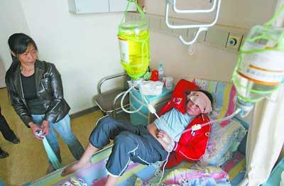 昨日,市儿童医院,母亲忧心忡忡地望着病床上输液的孩子
