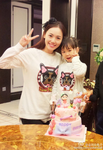 王宝强校花妻子和女儿娜娜 王宝强校花妻子和女儿娜娜
