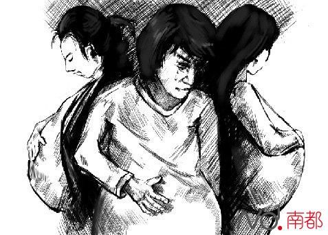 “女扒手”在怀孕期间猖狂作案躲避打击,作案后再打掉腹中胎儿。这个长期流窜于广东珠海华发商都、斗门井岸步行街以及珠三角各城市商圈的女性作案团伙,雇有专职司机接送反侦察,开起了培训班,作案现场还不忘带徒弟观摩。 “女扒手”在怀孕期间猖狂作案躲避打击,作案后再打掉腹中胎儿。这个长期流窜于广东珠海华发商都、斗门井岸步行街以及珠三角各城市商圈的女性作案团伙,雇有专职司机接送反侦察,开起了培训班,作案现场还不忘带徒弟观摩。