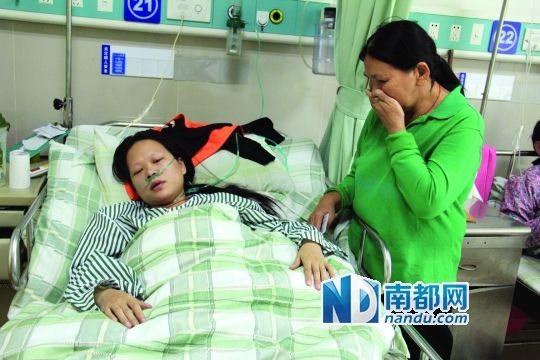 ← 戴友良无力地躺在医院病床上。南都记者 刘辉龙 摄 ← 戴友良无力地躺在医院病床上。南都记者 刘辉龙 摄