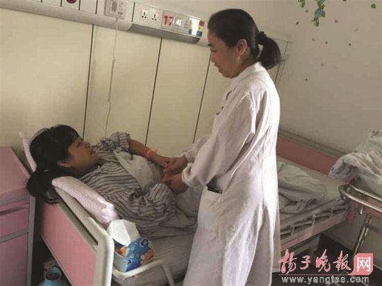 去年8月,湖南湘潭一名产妇因羊水栓塞产后大出血死亡,这一事件经媒体报道后引起全国上下关注,公众对羊水栓塞的凶险性有了深刻的认识。 去年8月,湖南湘潭一名产妇因羊水栓塞产后大出血死亡,这一事件经媒体报道后引起全国上下关注,公众对羊水栓塞的凶险性有了深刻的认识。