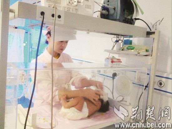 图为:女婴如今已恢复健康 图为:女婴如今已恢复健康