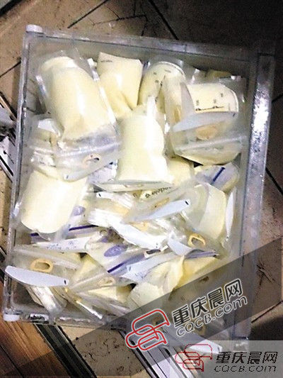 爱心妈妈们提供给小草的母乳。爱心妈妈们提供给小草的母乳。 爱心妈妈们提供给小草的母乳。爱心妈妈们提供给小草的母乳。