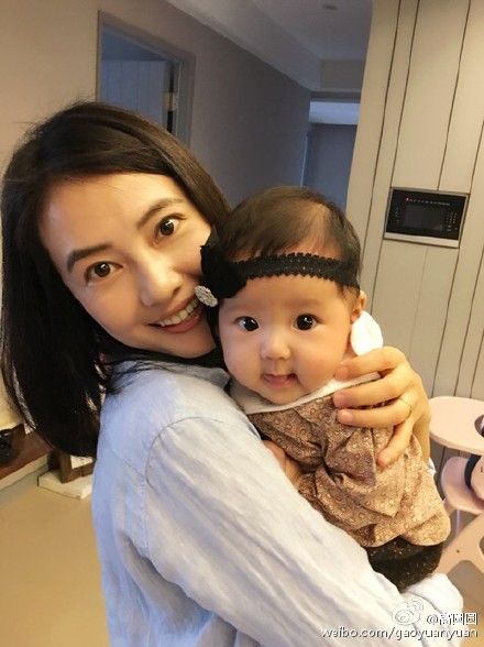 高圆圆与贾静雯女儿咘咘 高圆圆与贾静雯女儿咘咘