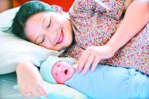 中式“坐月子”常要求静养,多卧床。(Gettyimages供图,图文无关) 中式“坐月子”常要求静养,多卧床。(Gettyimages供图,图文无关)