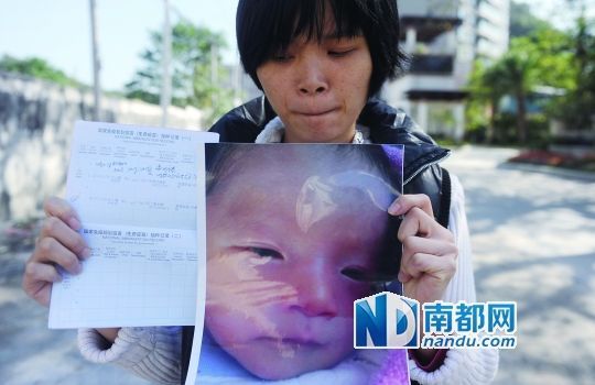 男婴生前的照片和接种登记卡 男婴生前的照片和接种登记卡