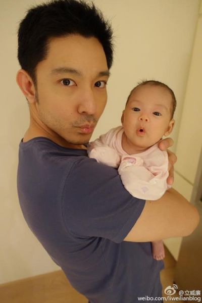 立威廉抱女儿 立威廉抱女儿