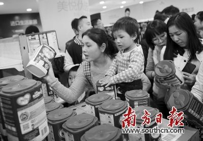 20批次样品全部符合食品安全国家标准和产品标注的质量指标要求。 南方日报记者 肖雄 摄 20批次样品全部符合食品安全国家标准和产品标注的质量指标要求。 南方日报记者 肖雄 摄