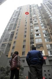 1月27日,成都市华林小区(圈中为坠楼处窗户)。 1月27日,成都市华林小区(圈中为坠楼处窗户)。