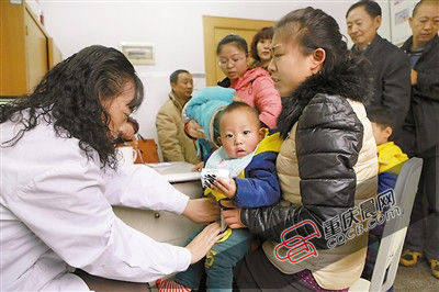 孩子春捂就是多穿?这么想你就错了 孩子春捂就是多穿?这么想你就错了