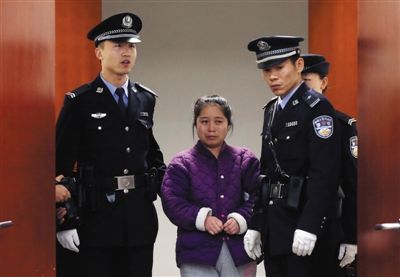保姆嫌工资低将针扎入孩身体 保姆嫌工资低将针扎入孩身体