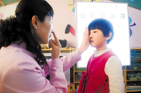 近四成儿童每天玩手机、iPad超过两小时 近四成儿童每天玩手机、iPad超过两小时