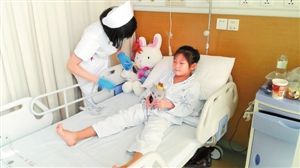 康复后的小月恢复了原来的活泼可爱。 深圳晚报记者 周倩 摄 康复后的小月恢复了原来的活泼可爱。 深圳晚报记者 周倩 摄