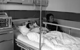 躺在医院的幼儿 躺在医院的幼儿