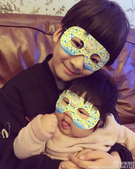 天天抱妹妹庆生 天天抱妹妹庆生